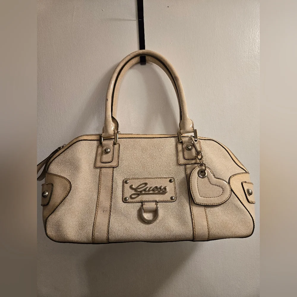GUESS Faux Leather Shoulder Bag Heart Luggage Tag Beige Handbag - Picture 4 of 15